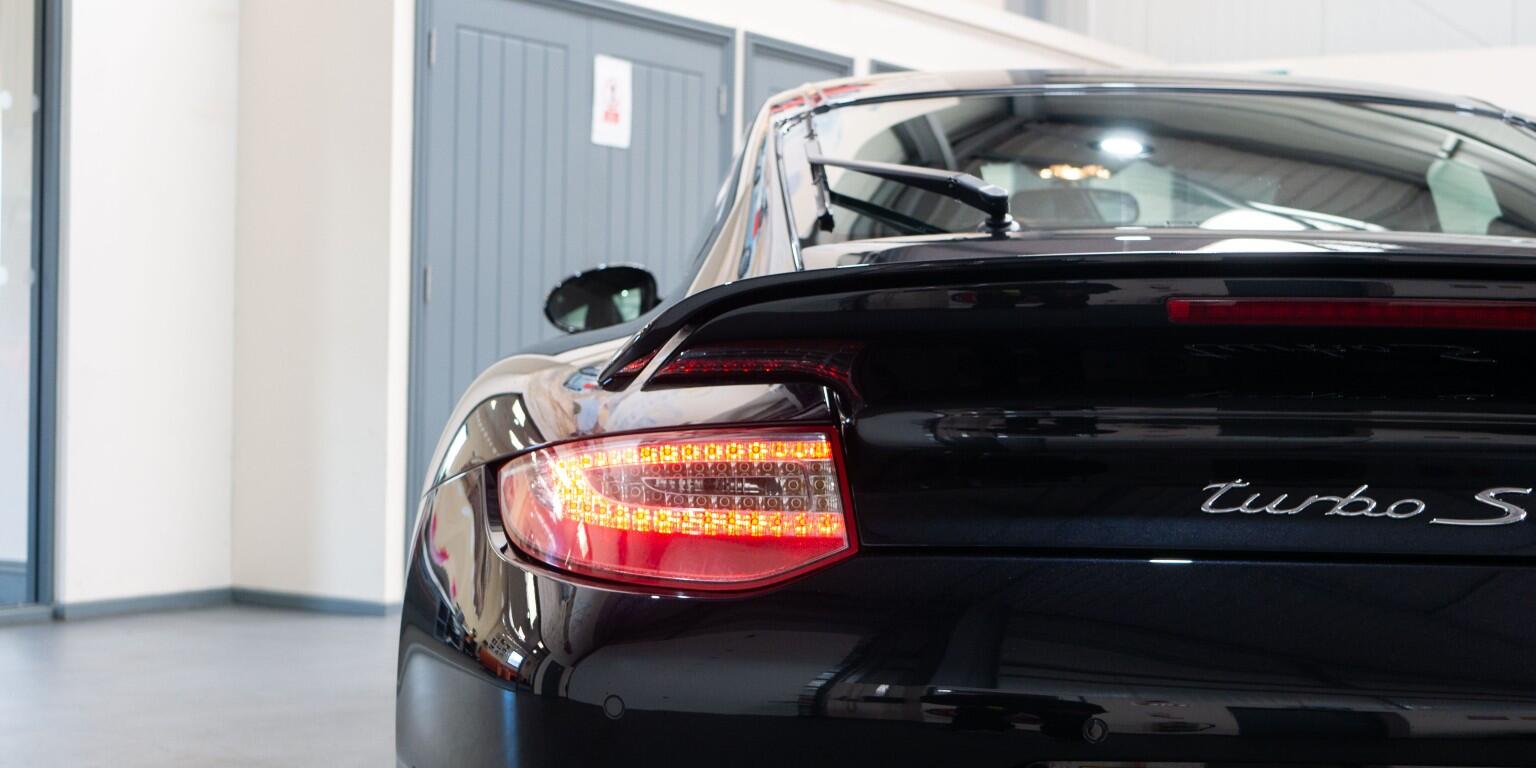 Porsche 911 view 50