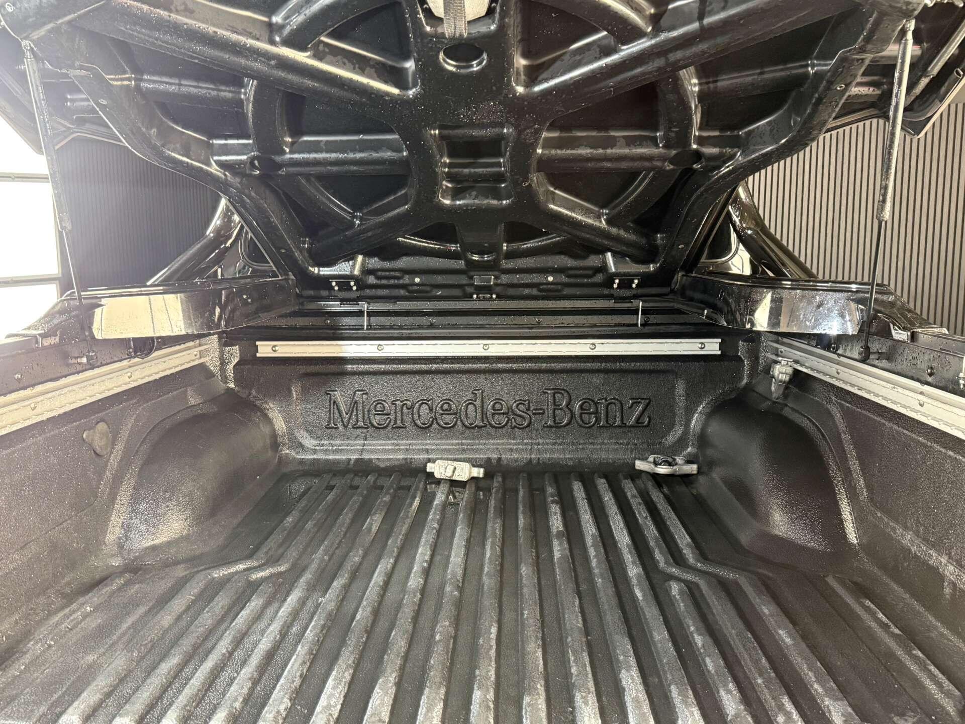 Mercedes-Benz X Class view 12