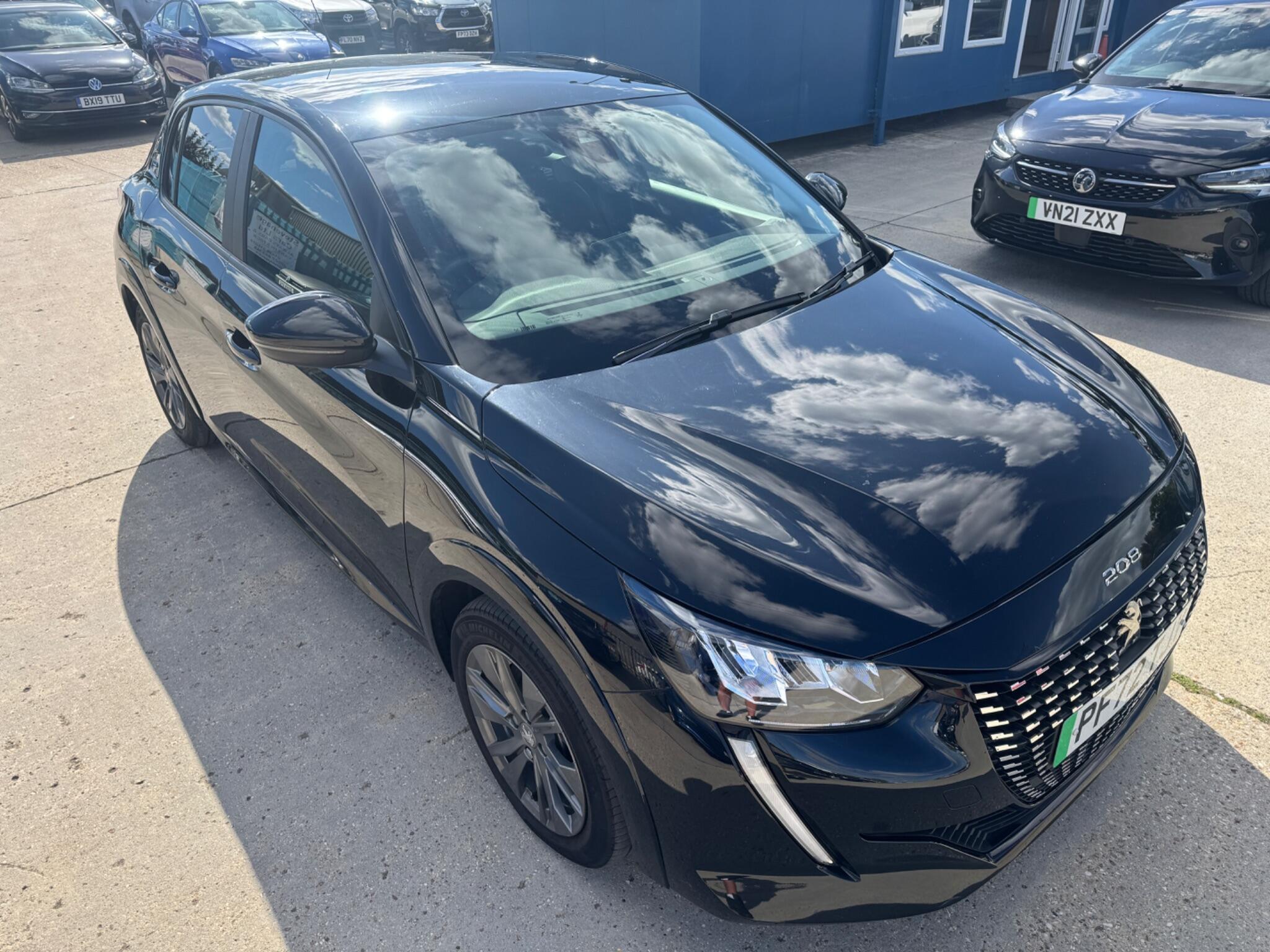 Peugeot E-208 view 5