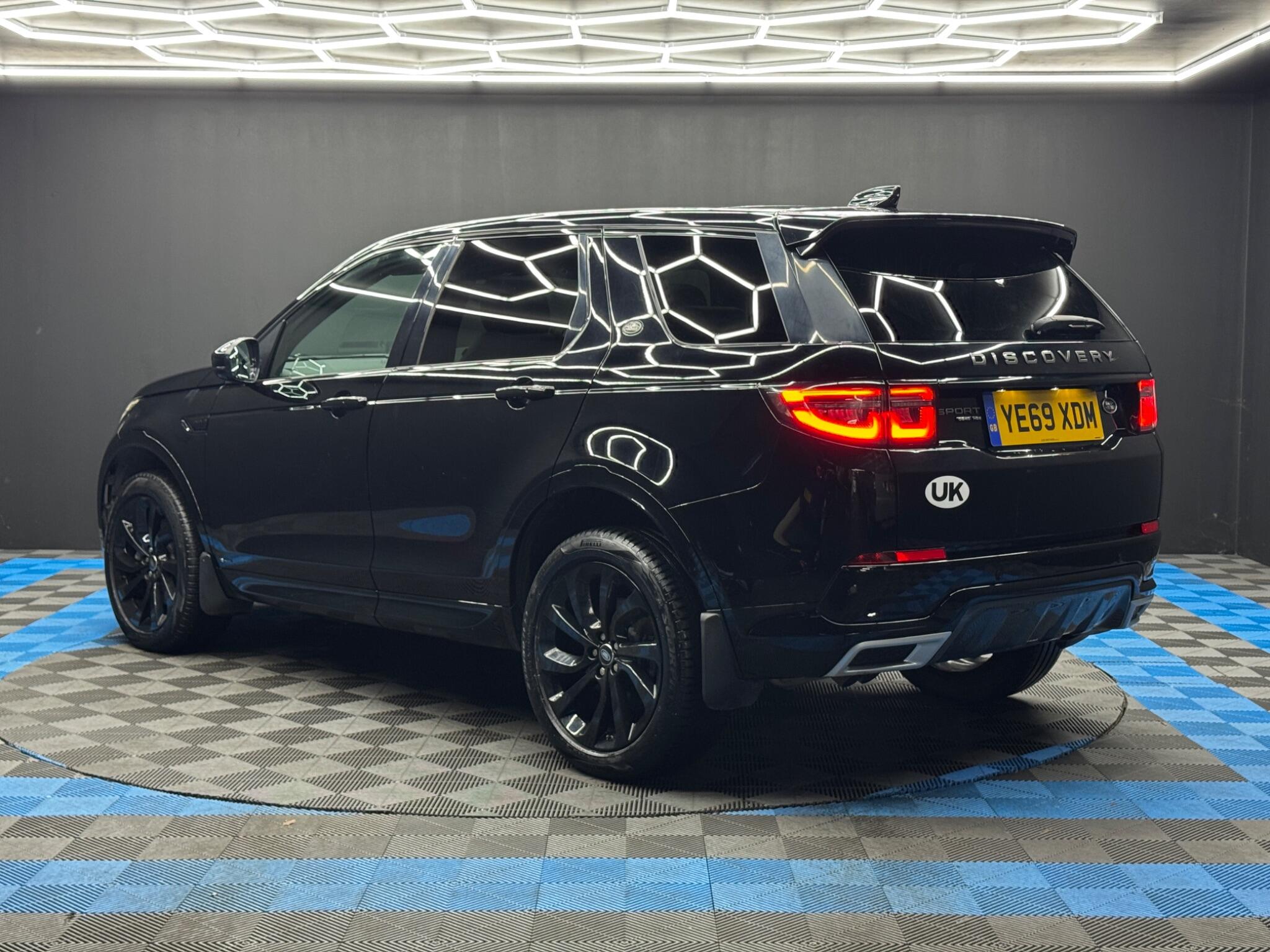Land Rover Discovery Sport view 7