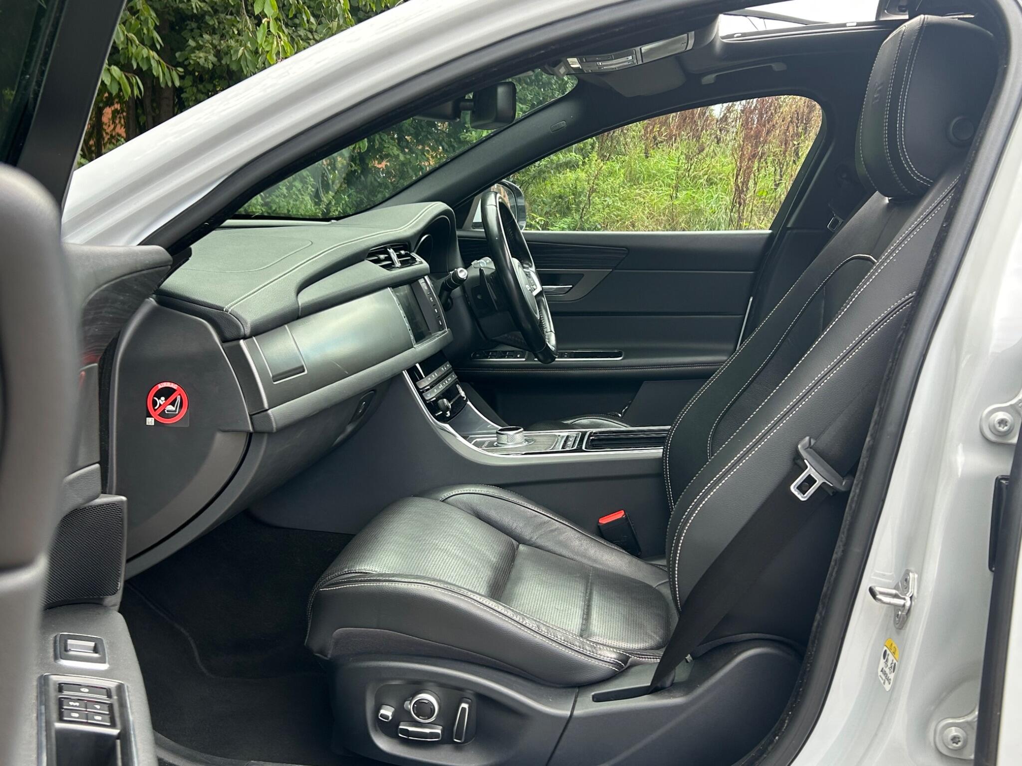Jaguar XF view 54