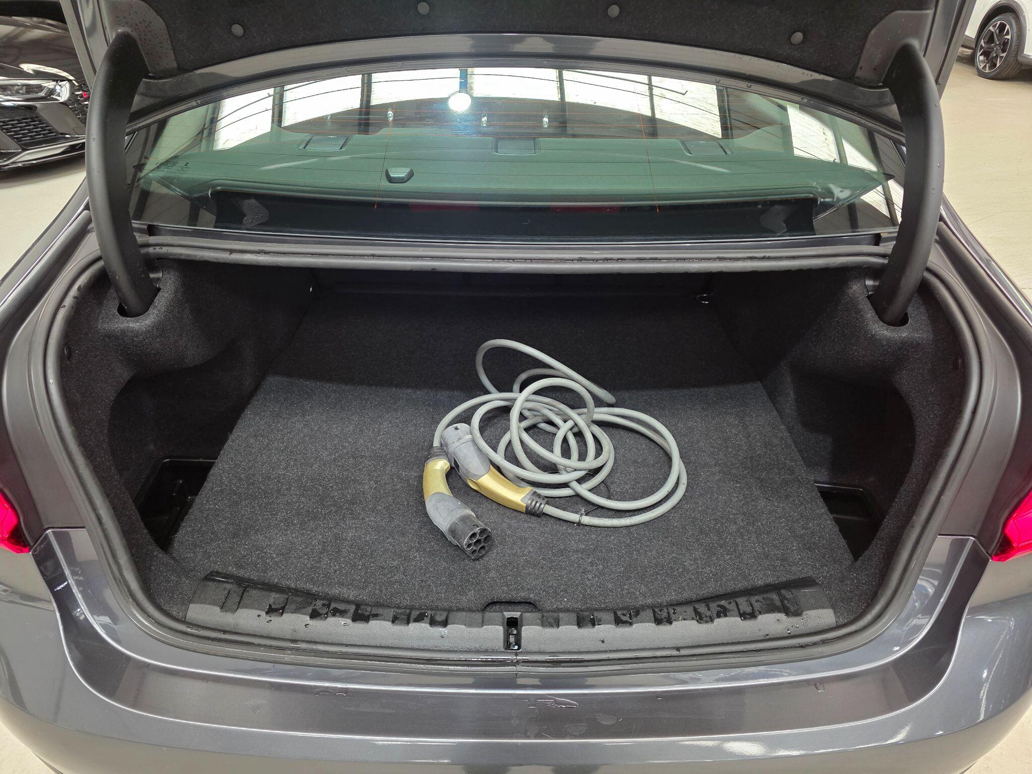 BMW 3 Series view 30