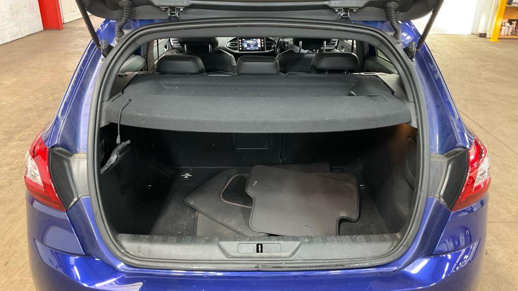 Peugeot 308 view 11