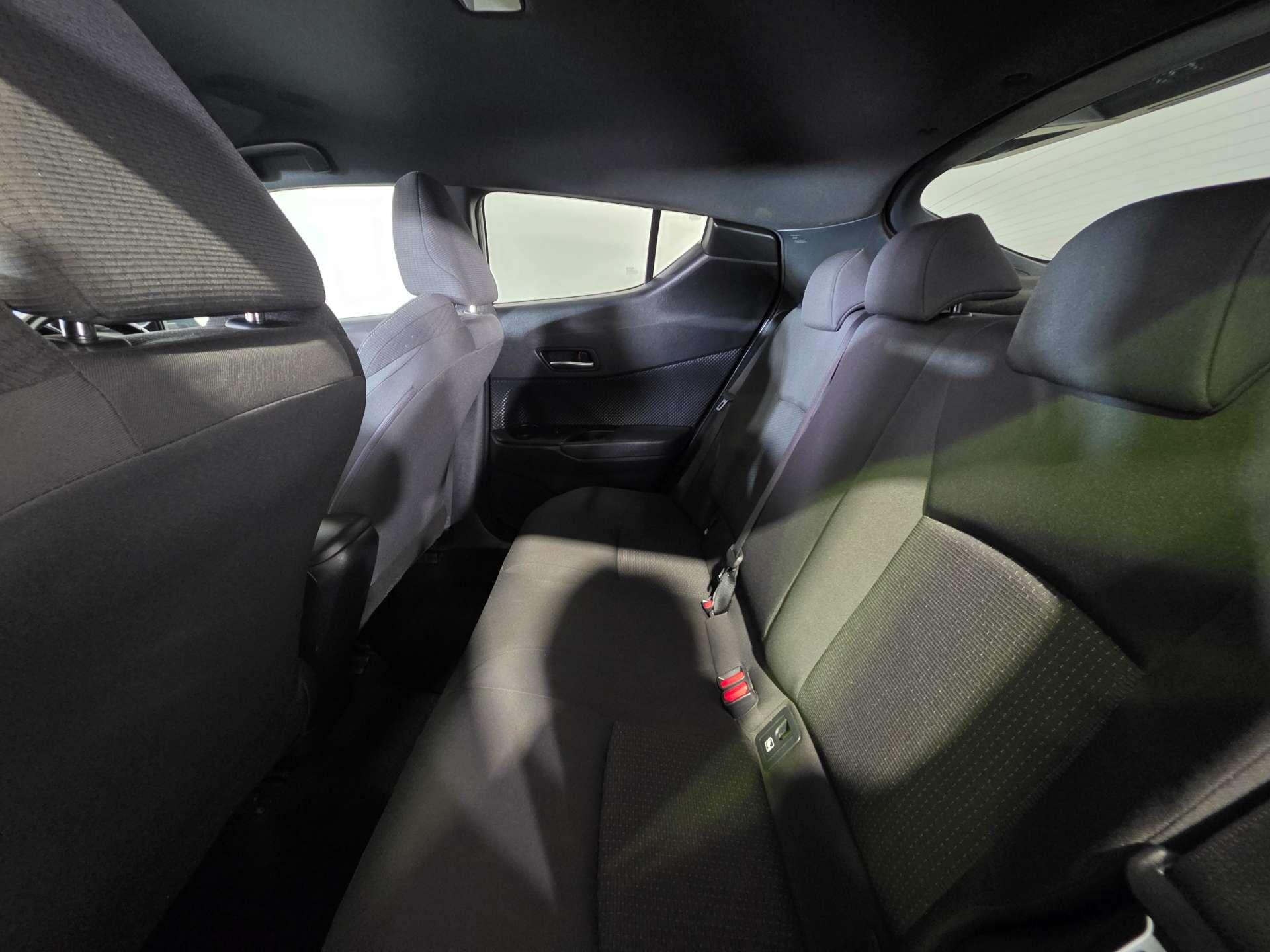 Toyota C-HR view 46