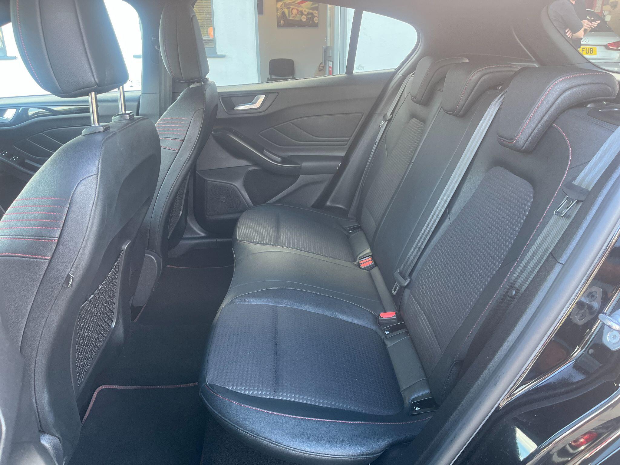 Ford Focus view 22