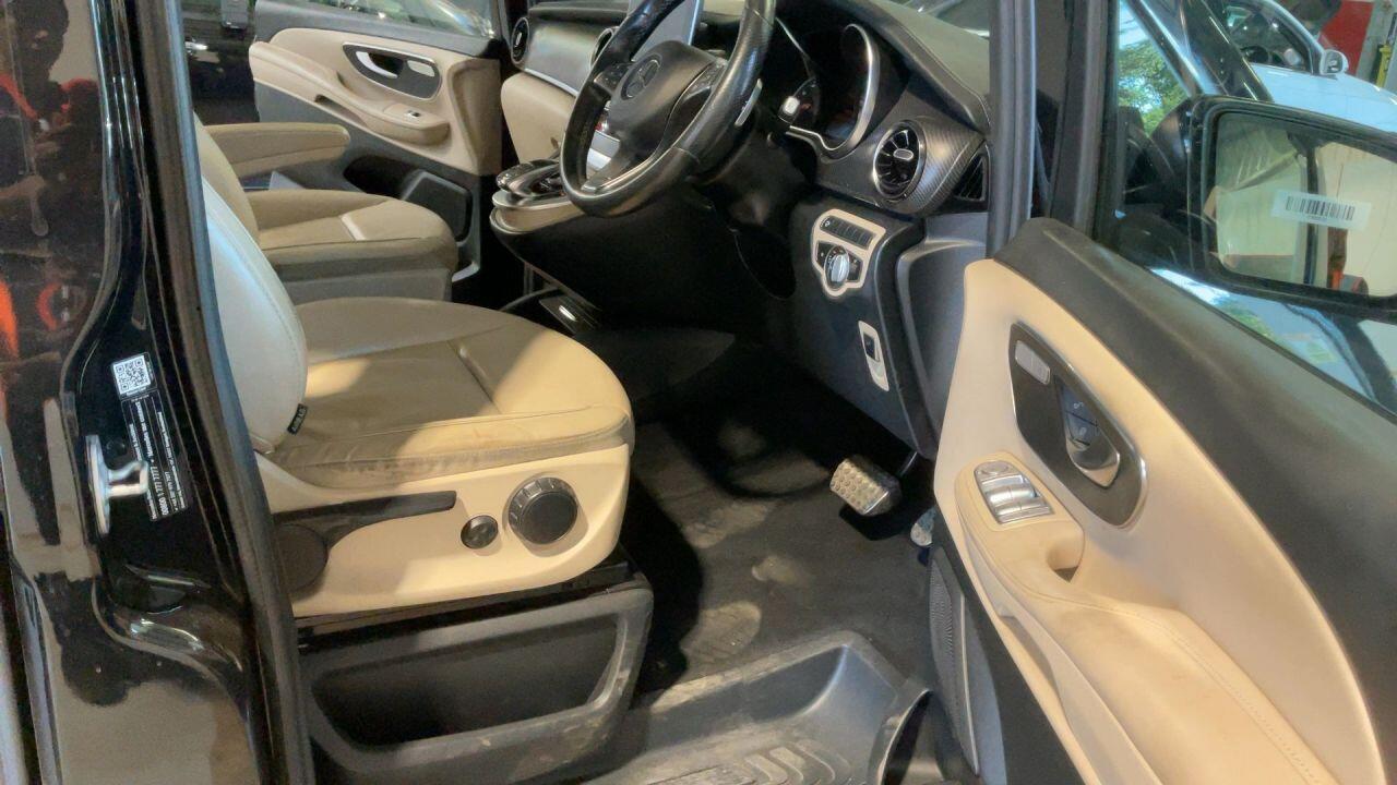 Mercedes-Benz V-Class view 16