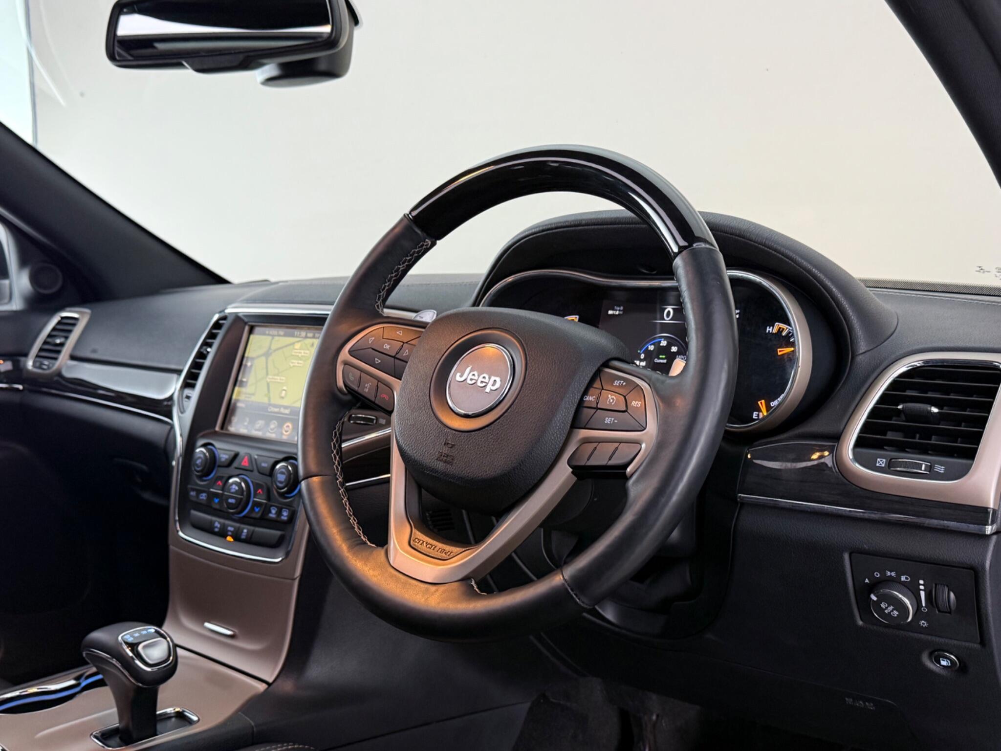 Jeep Grand Cherokee view 3