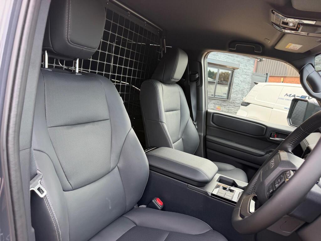 Toyota Land Cruiser view 5