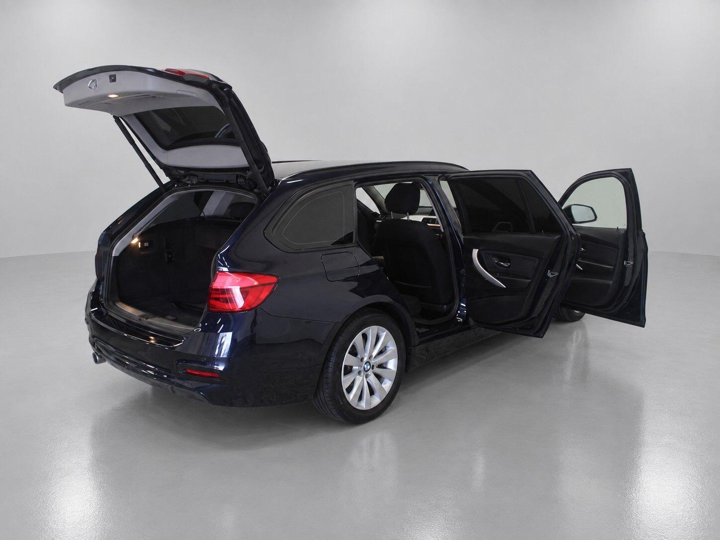 BMW 3 Series view 19