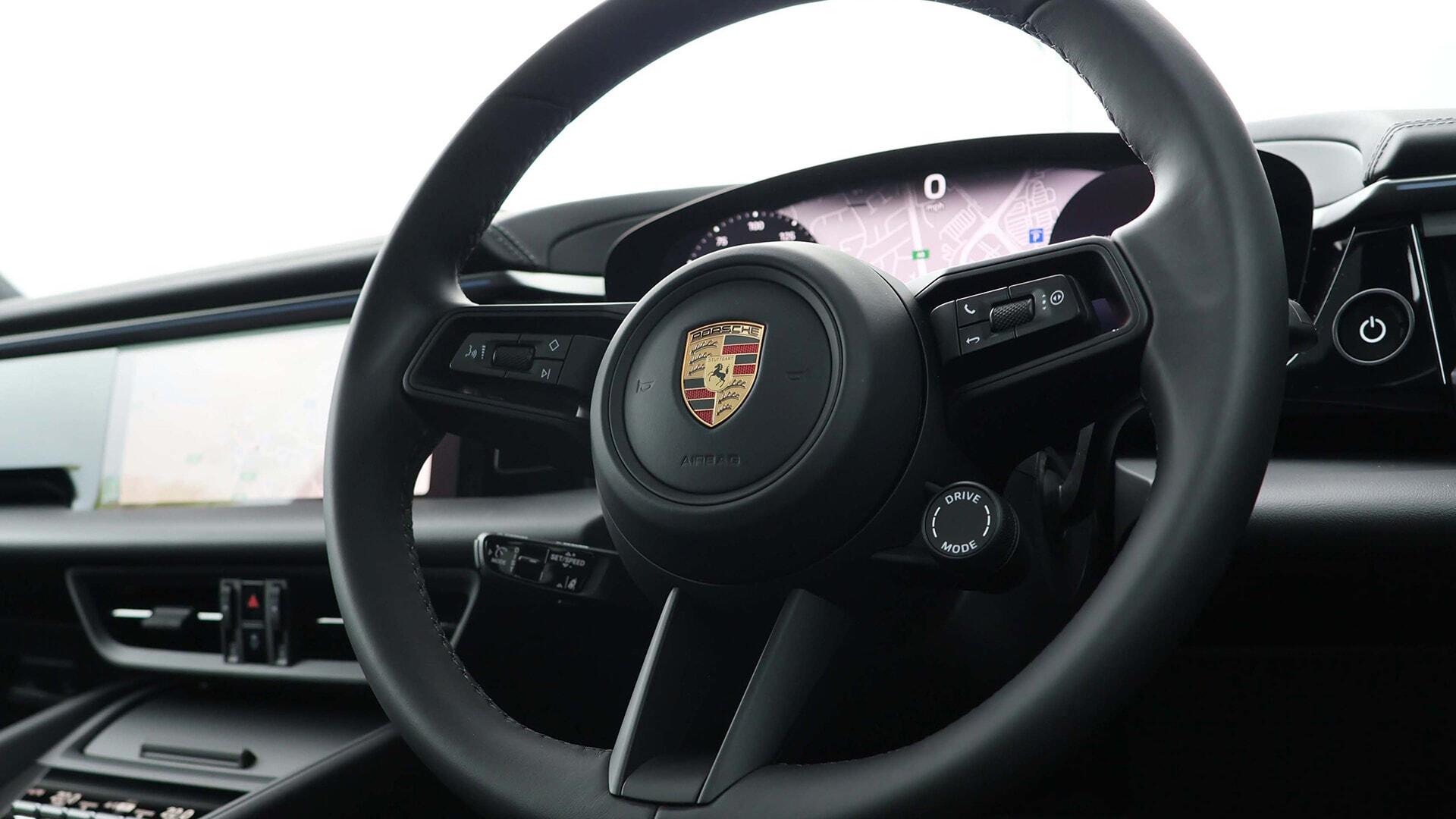 Porsche Macan view 11