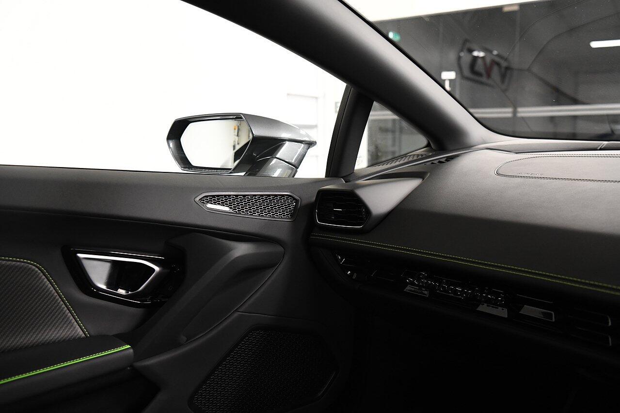Lamborghini Huracan view 14