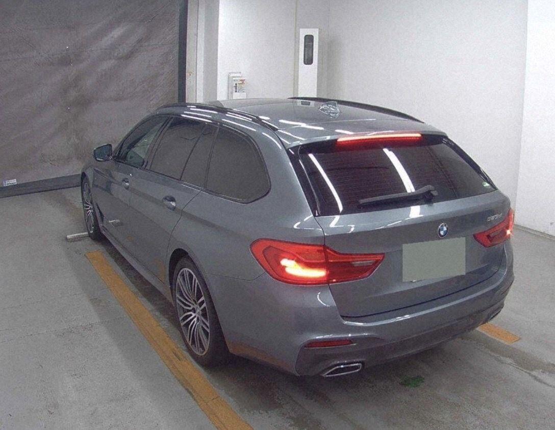 BMW 5 Series view 3