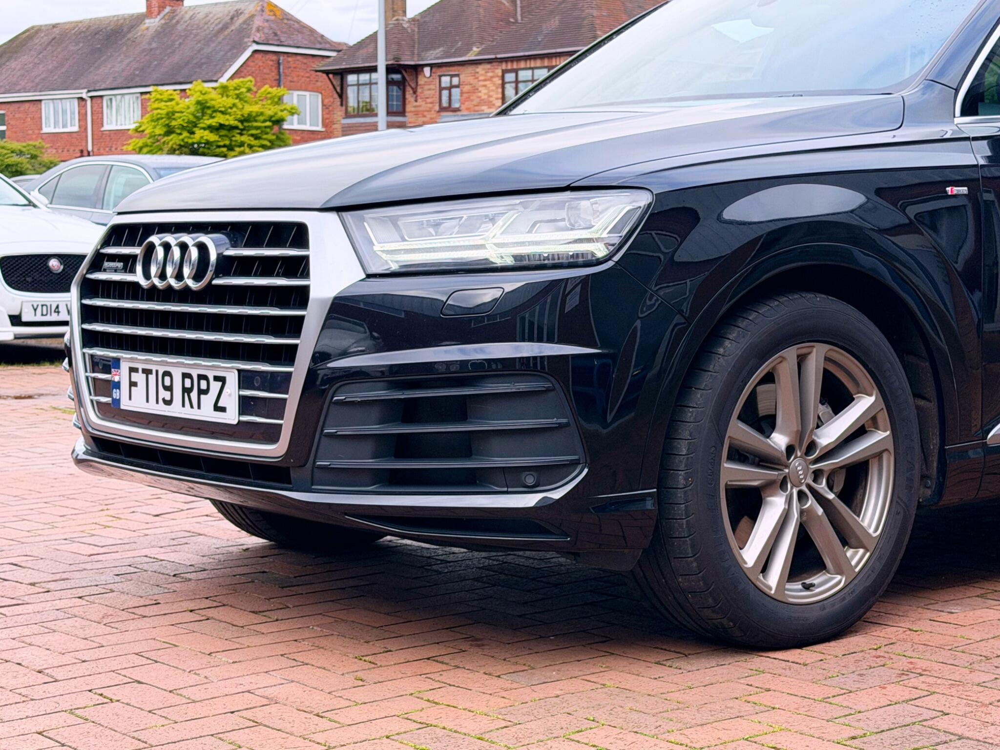 Audi Q7 view 46