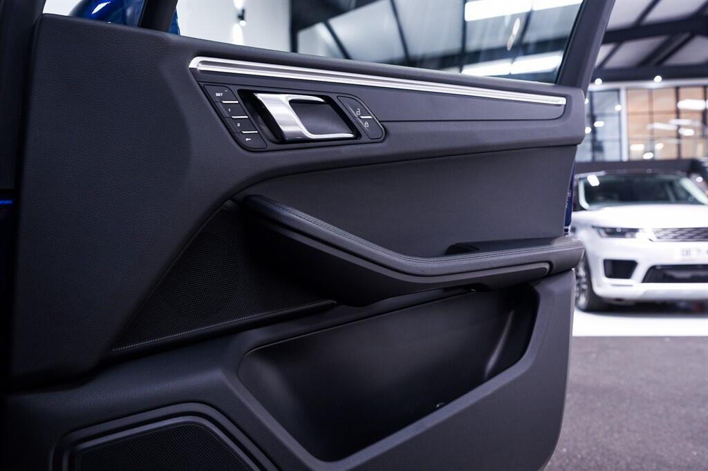 Porsche Macan view 28
