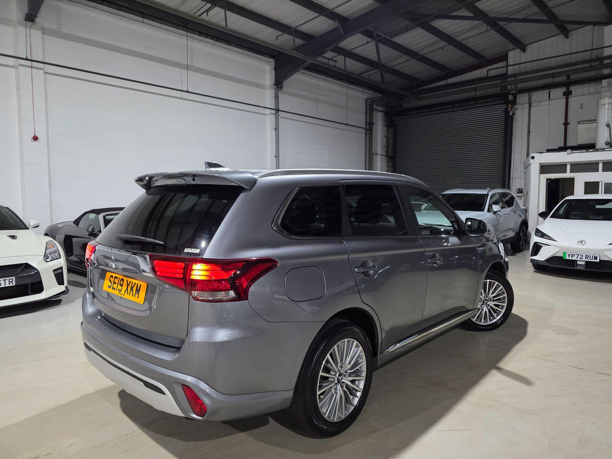 Mitsubishi Outlander view 26