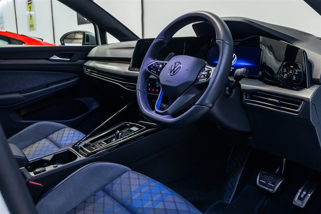 Volkswagen Golf view 8