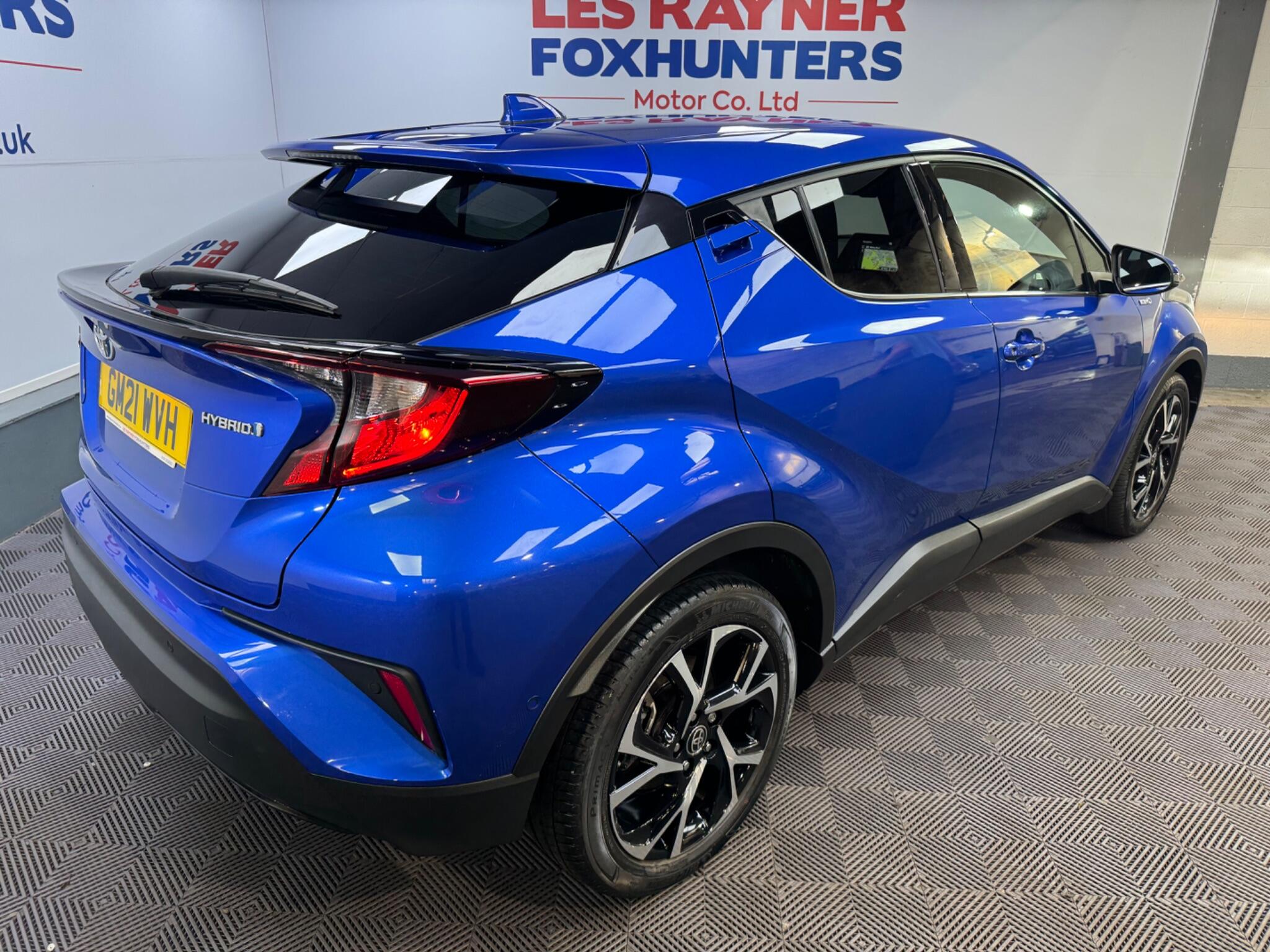 Toyota C-HR view 25