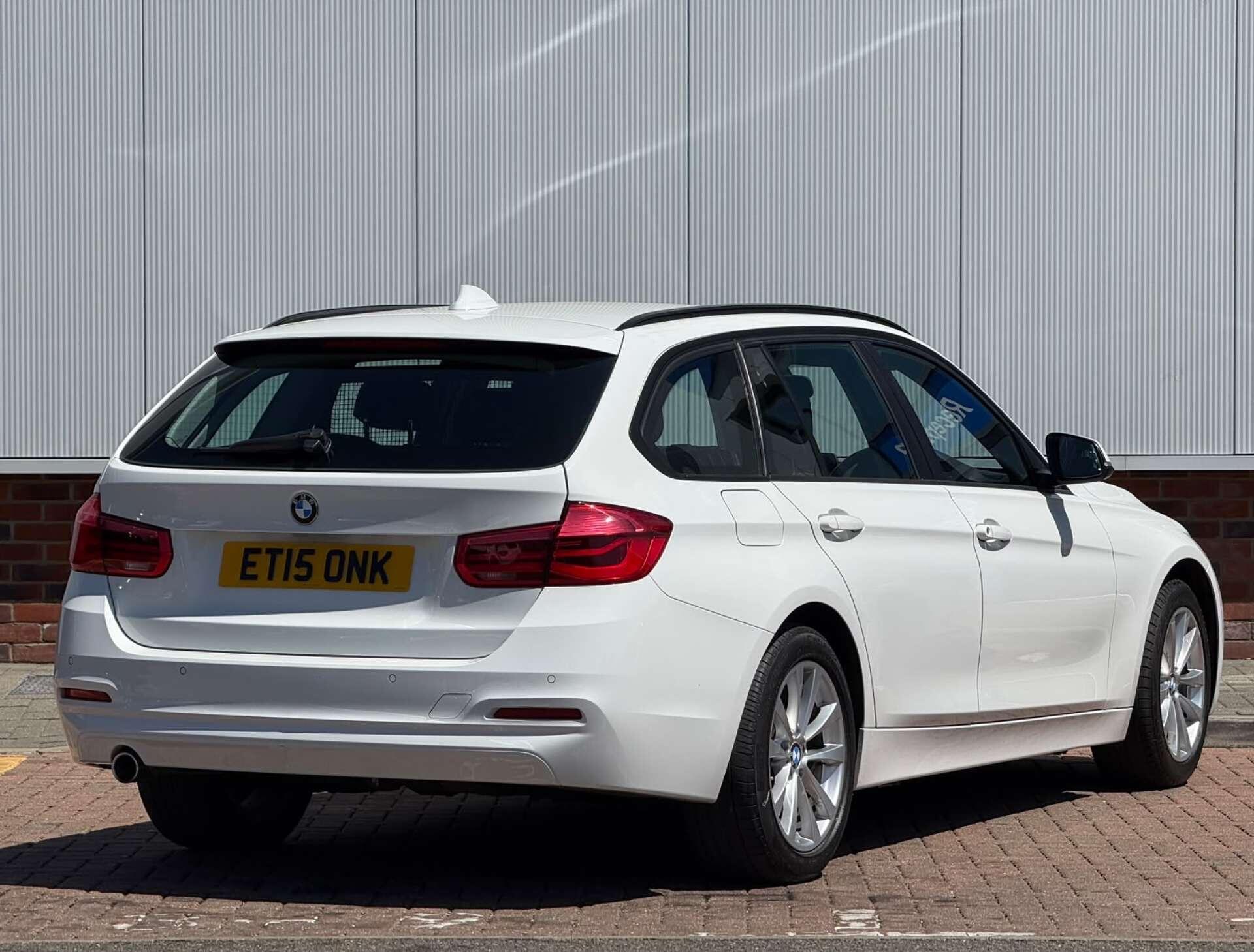 BMW 3 Series view 11