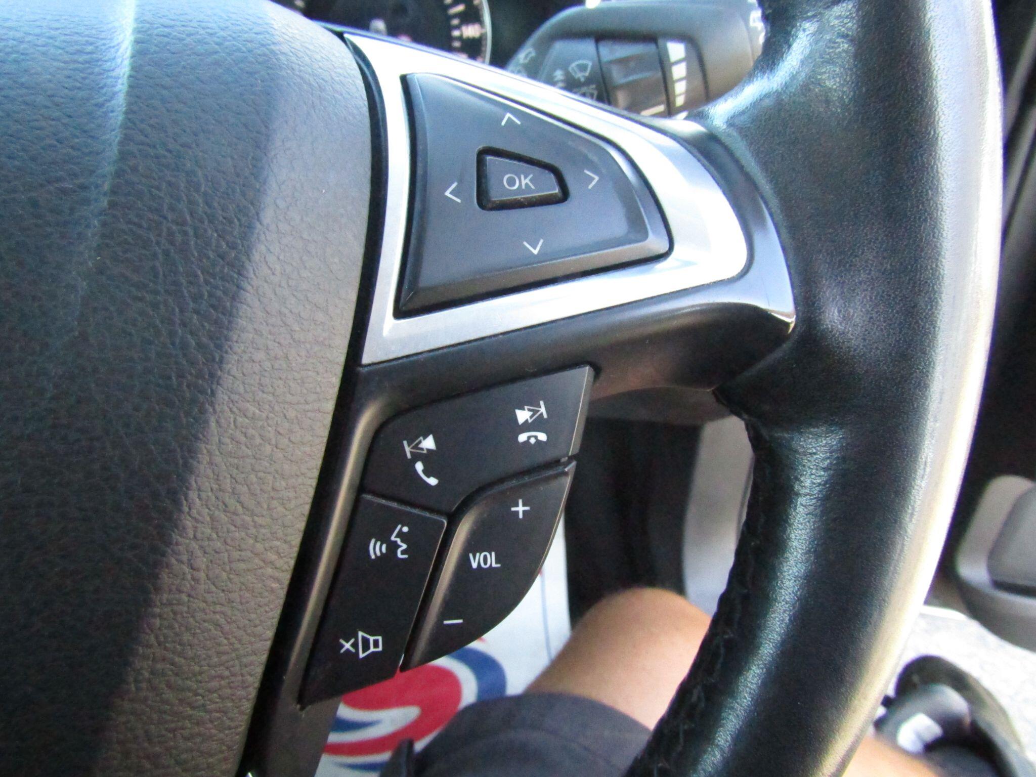 Ford Mondeo view 22