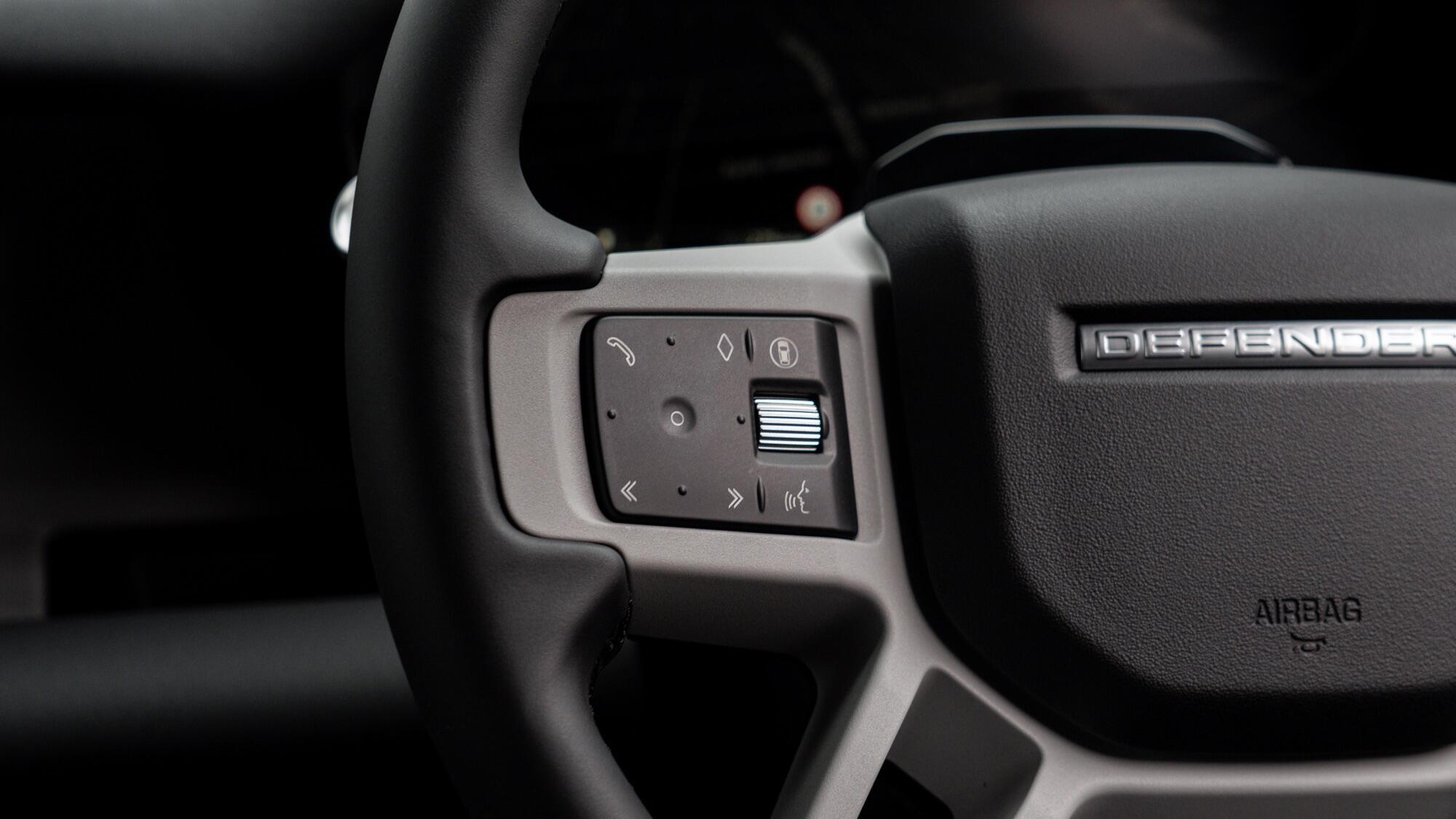 Land Rover Defender 110 view 10