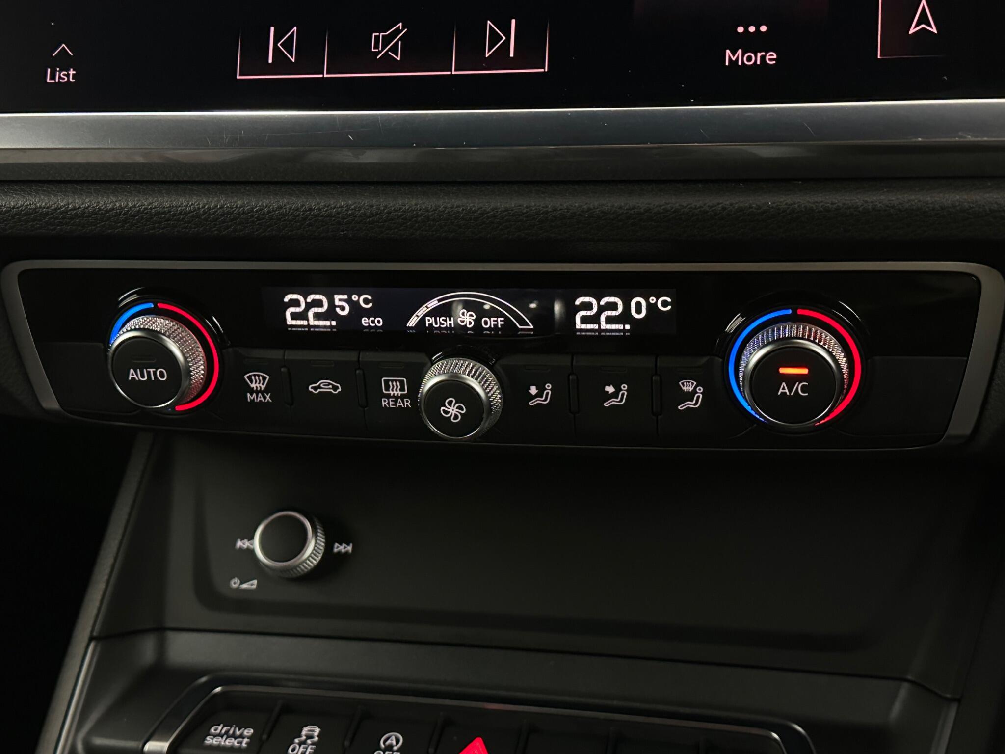 Audi Q3 view 21