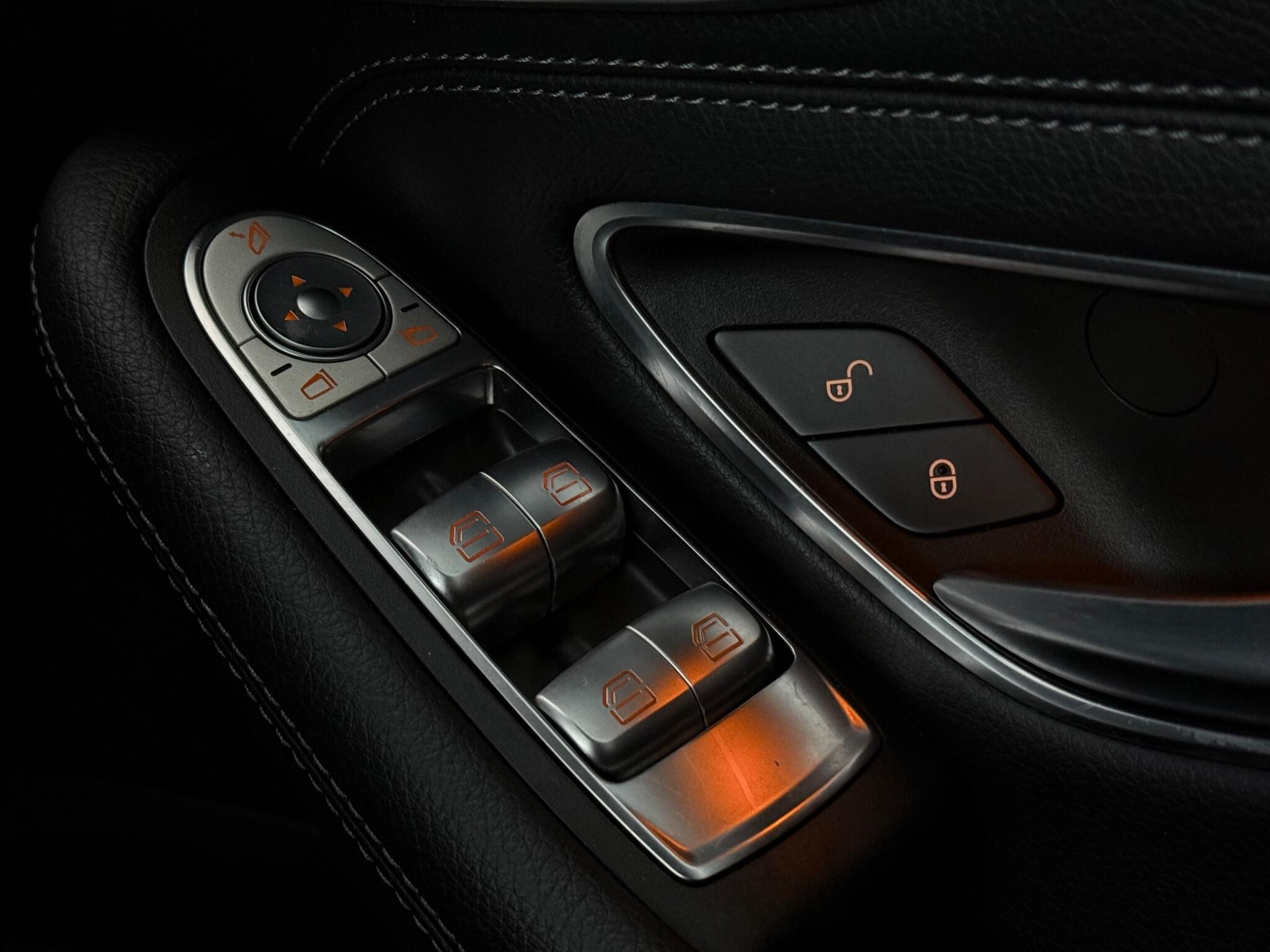 Mercedes-Benz C-Class view 22