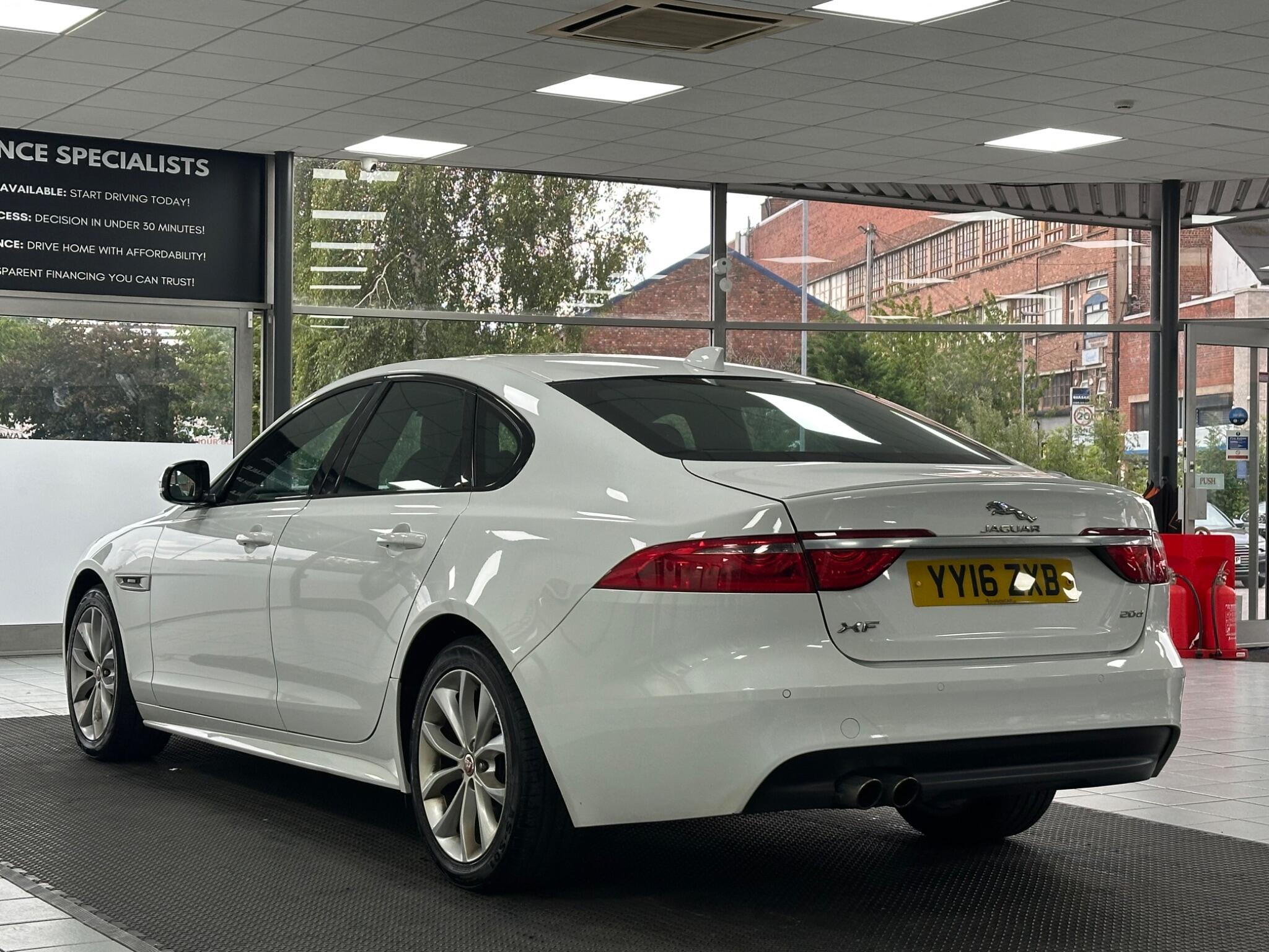 Jaguar XF view 10