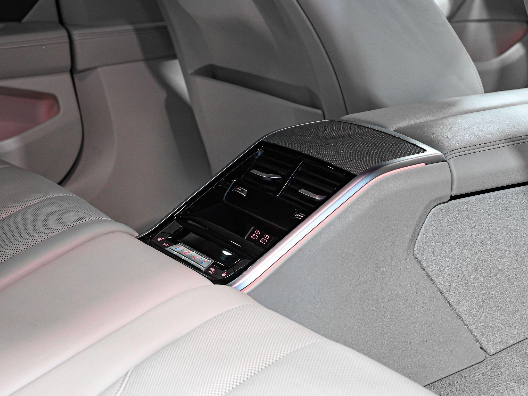 BMW 8 Series view 30
