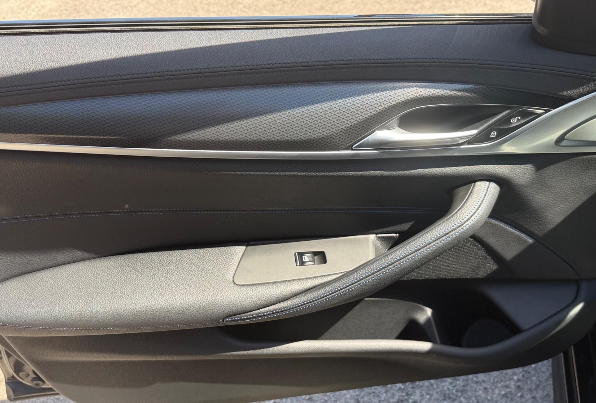 BMW 5 Series view 32