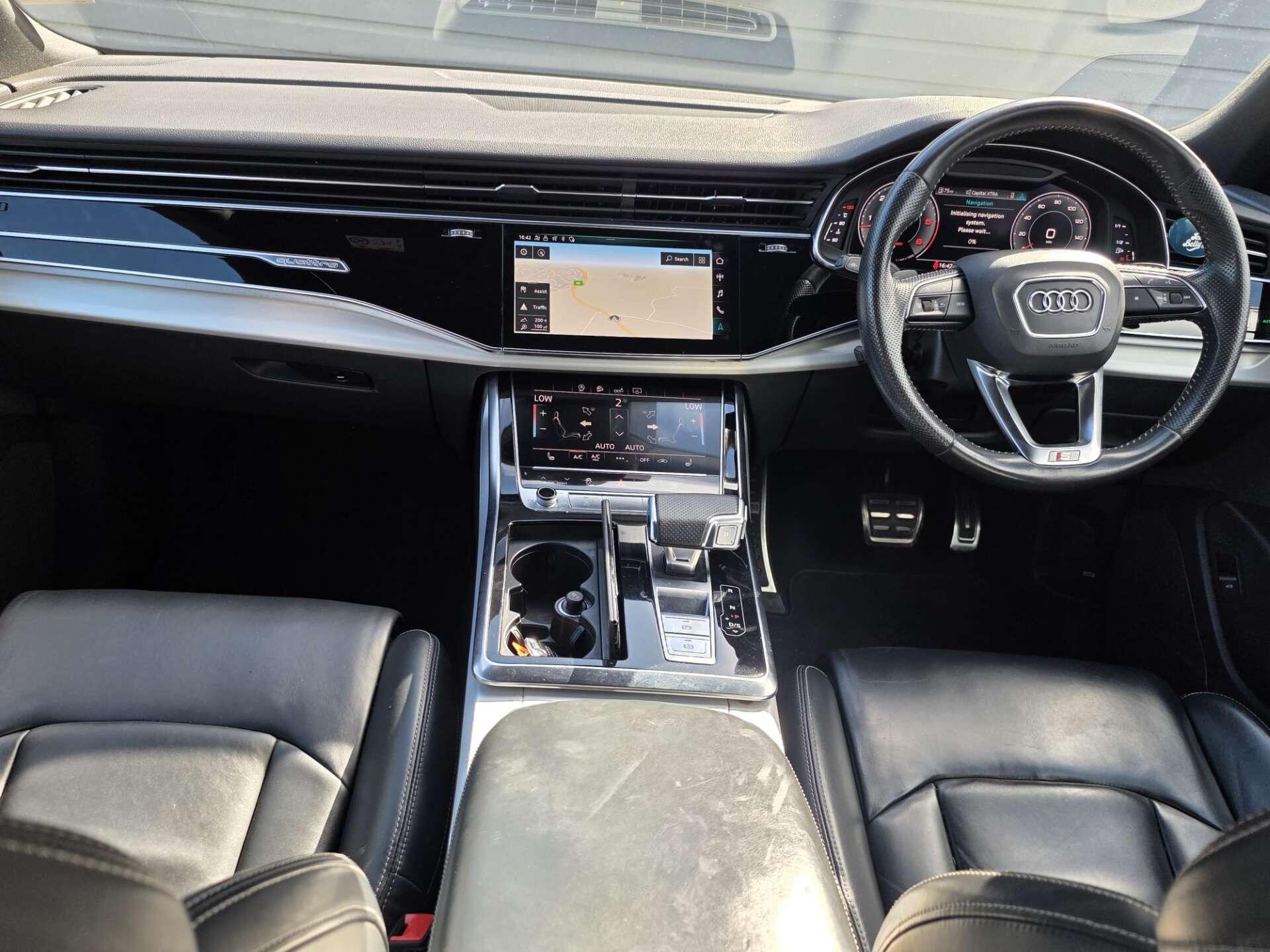 Audi Q8 view 17