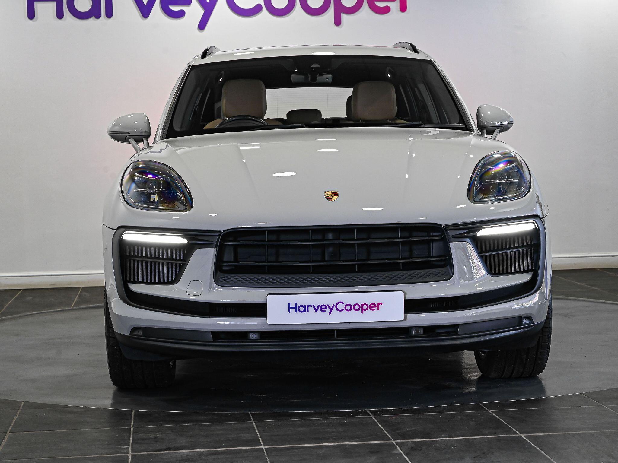 Porsche Macan view 16