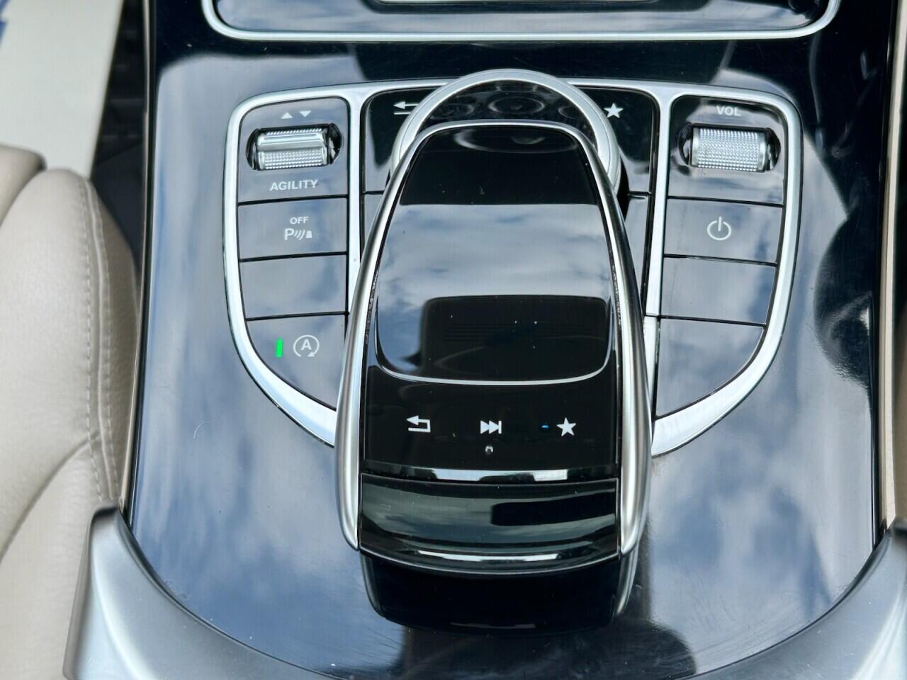 Mercedes-Benz C-Class view 29