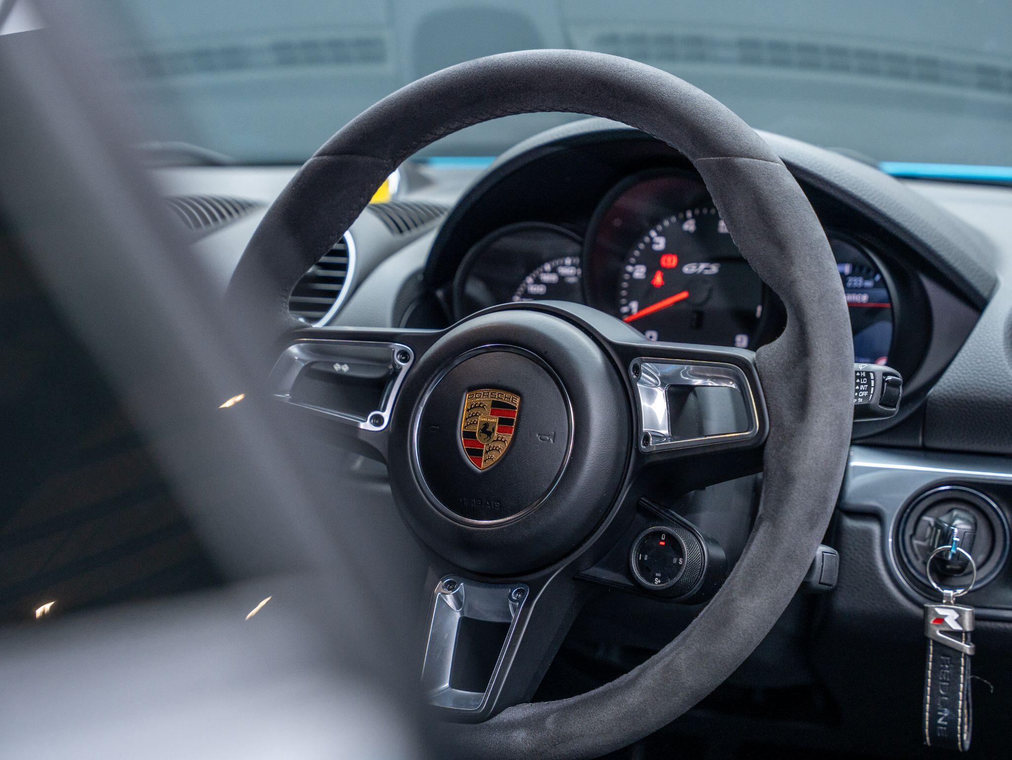 Porsche Cayman view 33