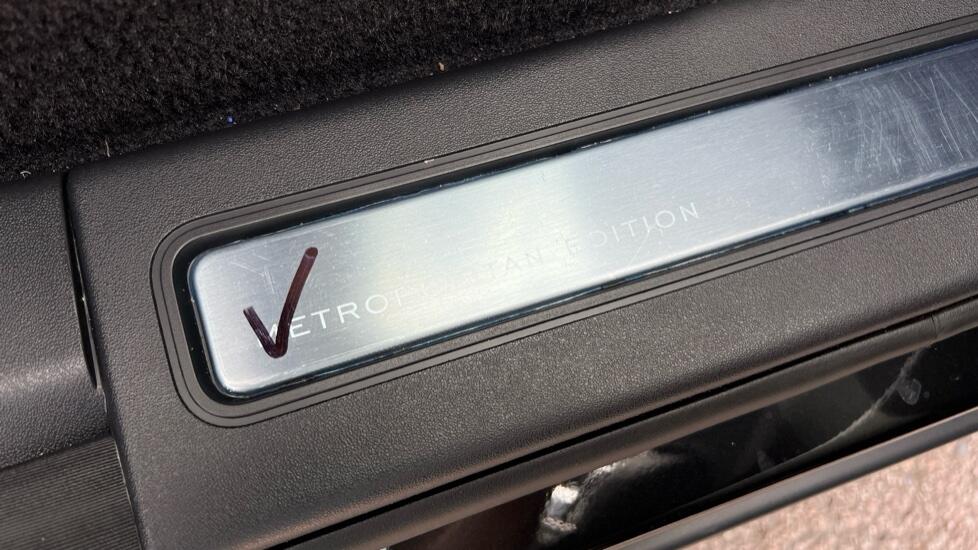Land Rover Discovery view 23