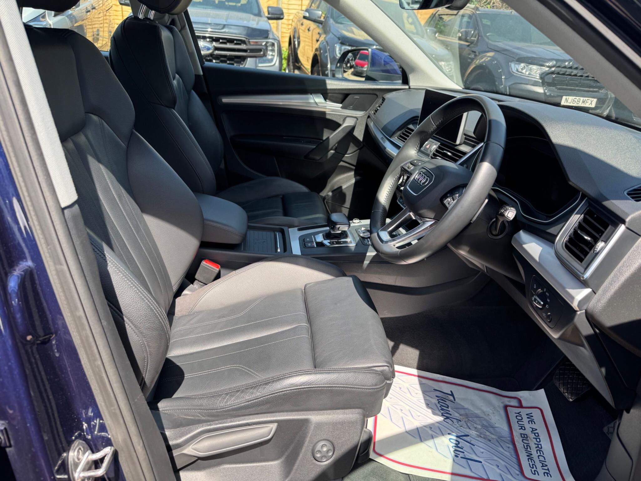 Audi Q5 view 16