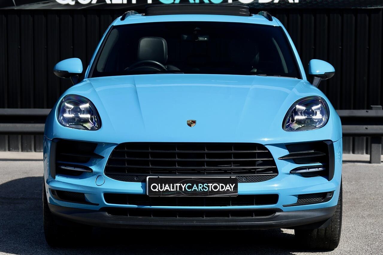 Porsche Macan view 4