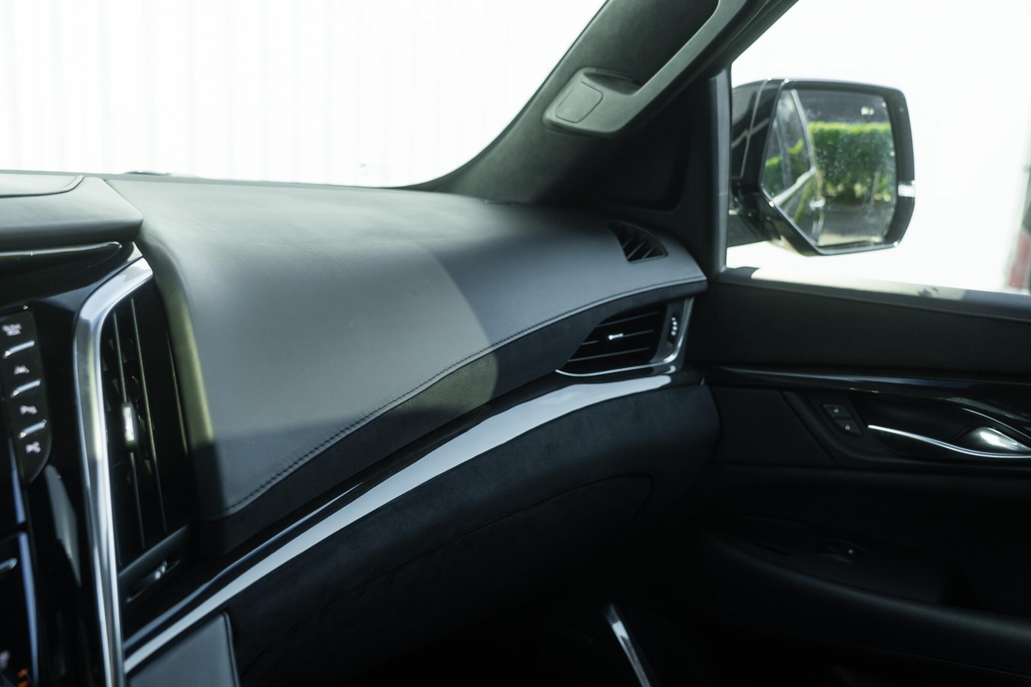 Cadillac Escalade view 29