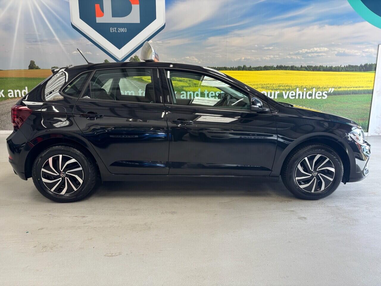 Volkswagen Polo view 4