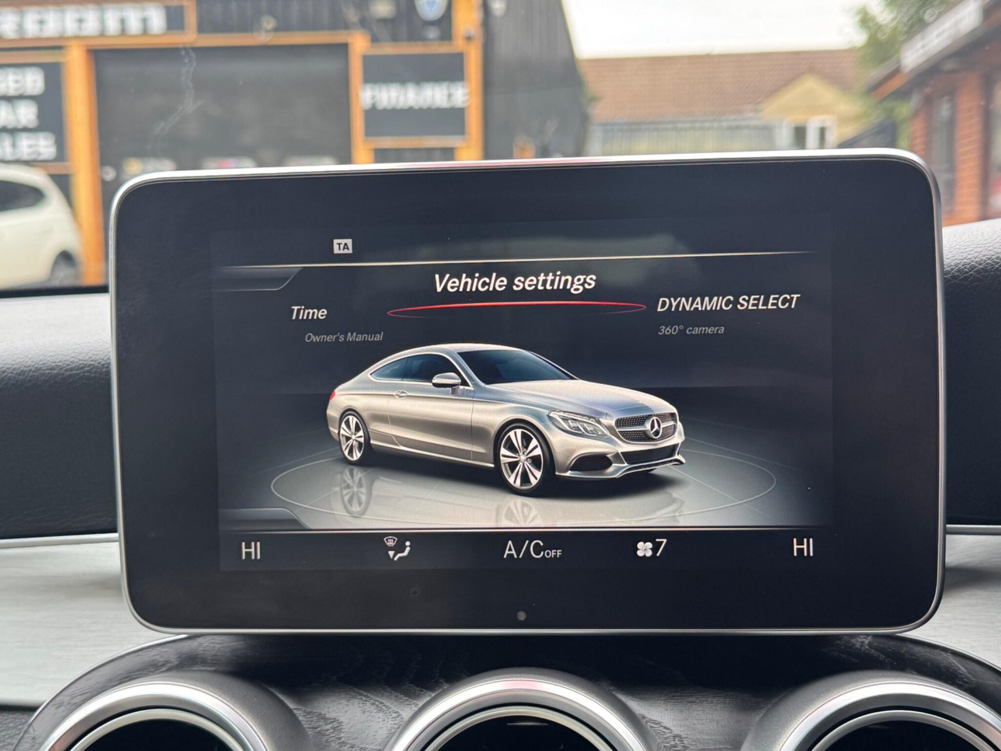 Mercedes-Benz C Class view 34