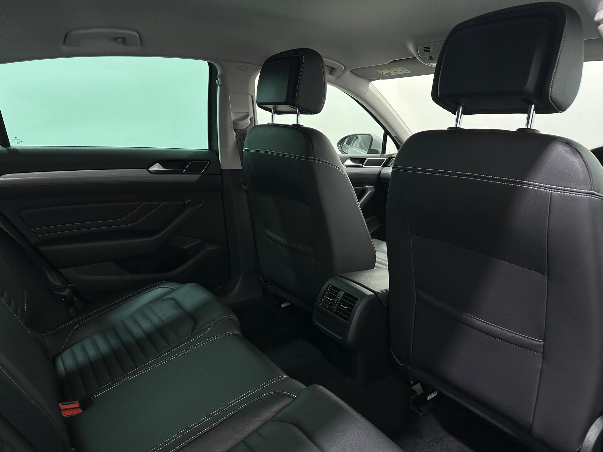 Volkswagen Passat view 40