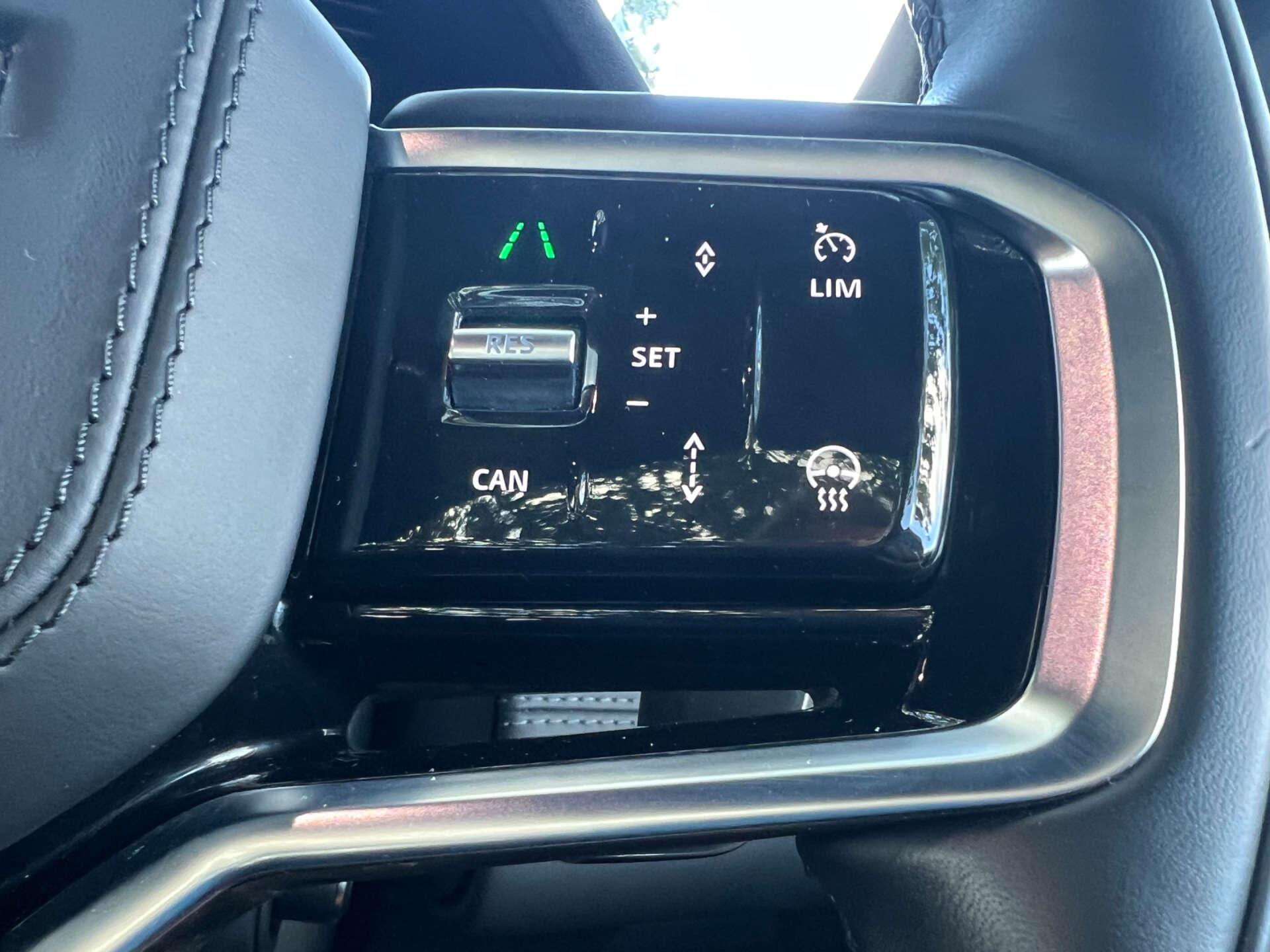 Land Rover Discovery Sport view 42