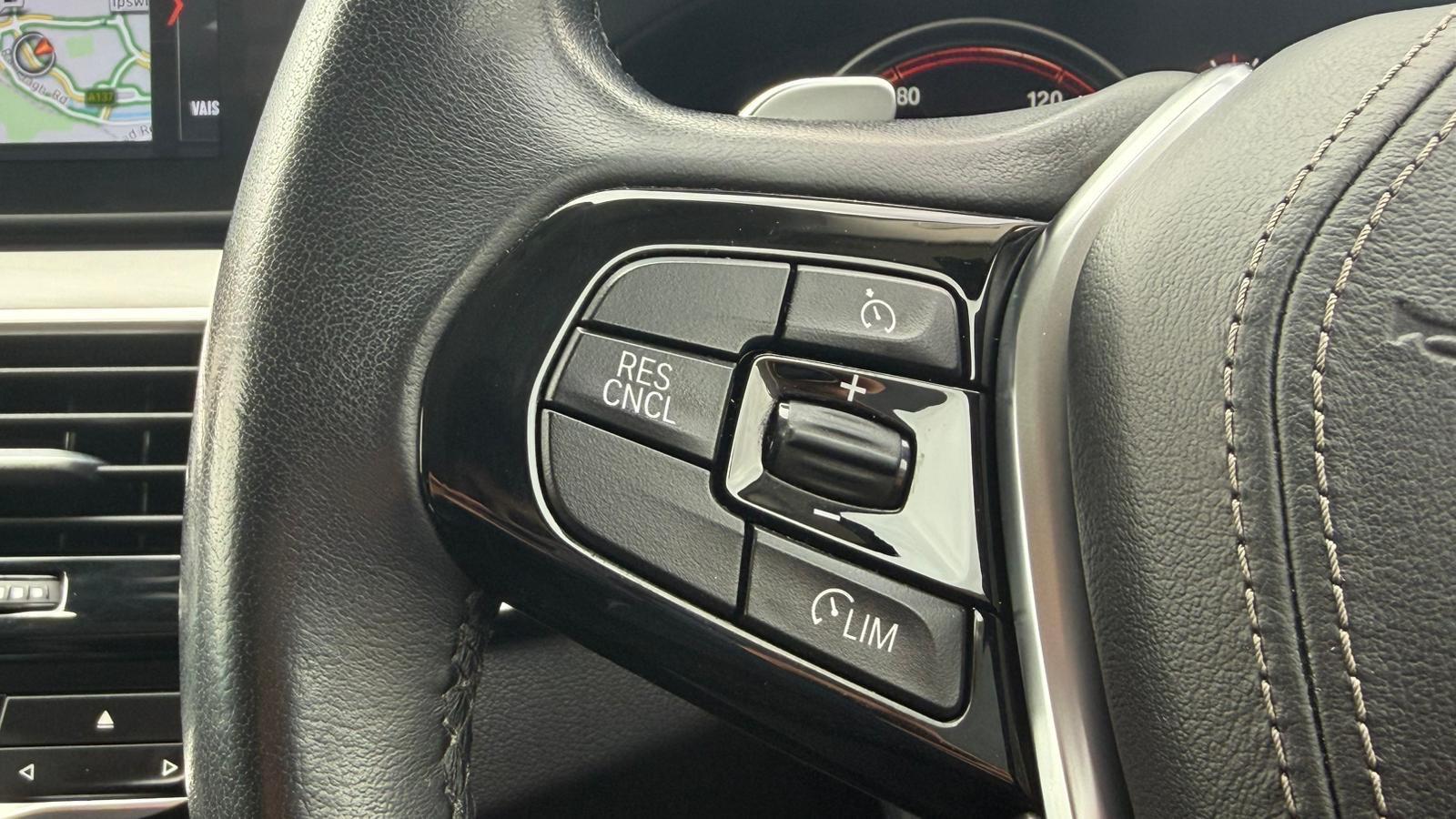 BMW 5 Series view 24