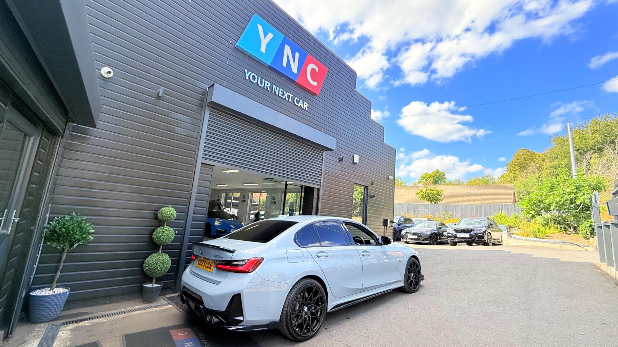 BMW 3 Series view 4