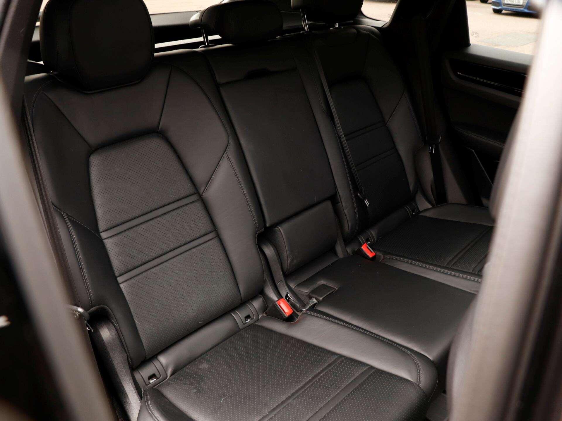 Porsche Cayenne view 24