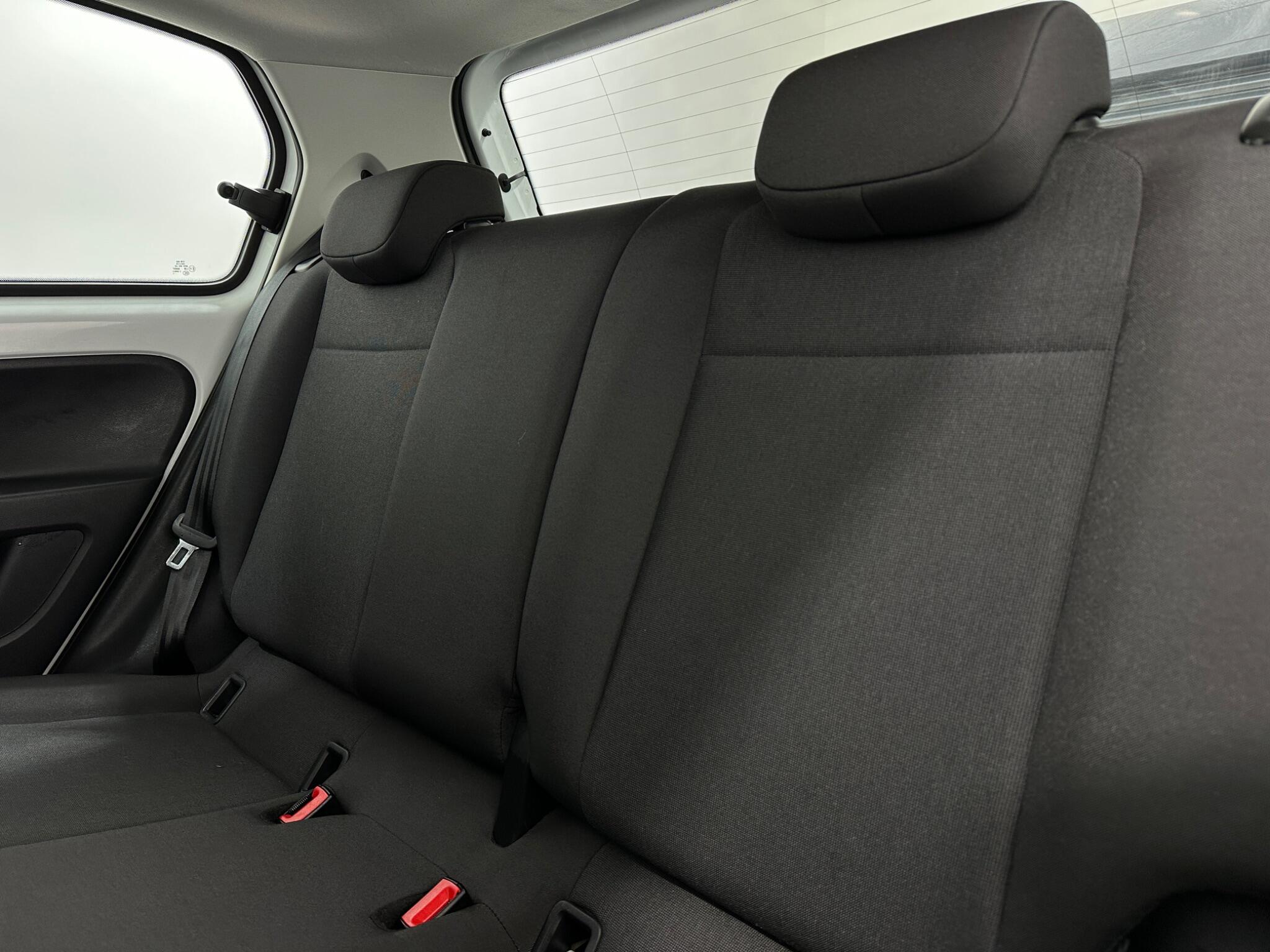 Volkswagen Up! view 35