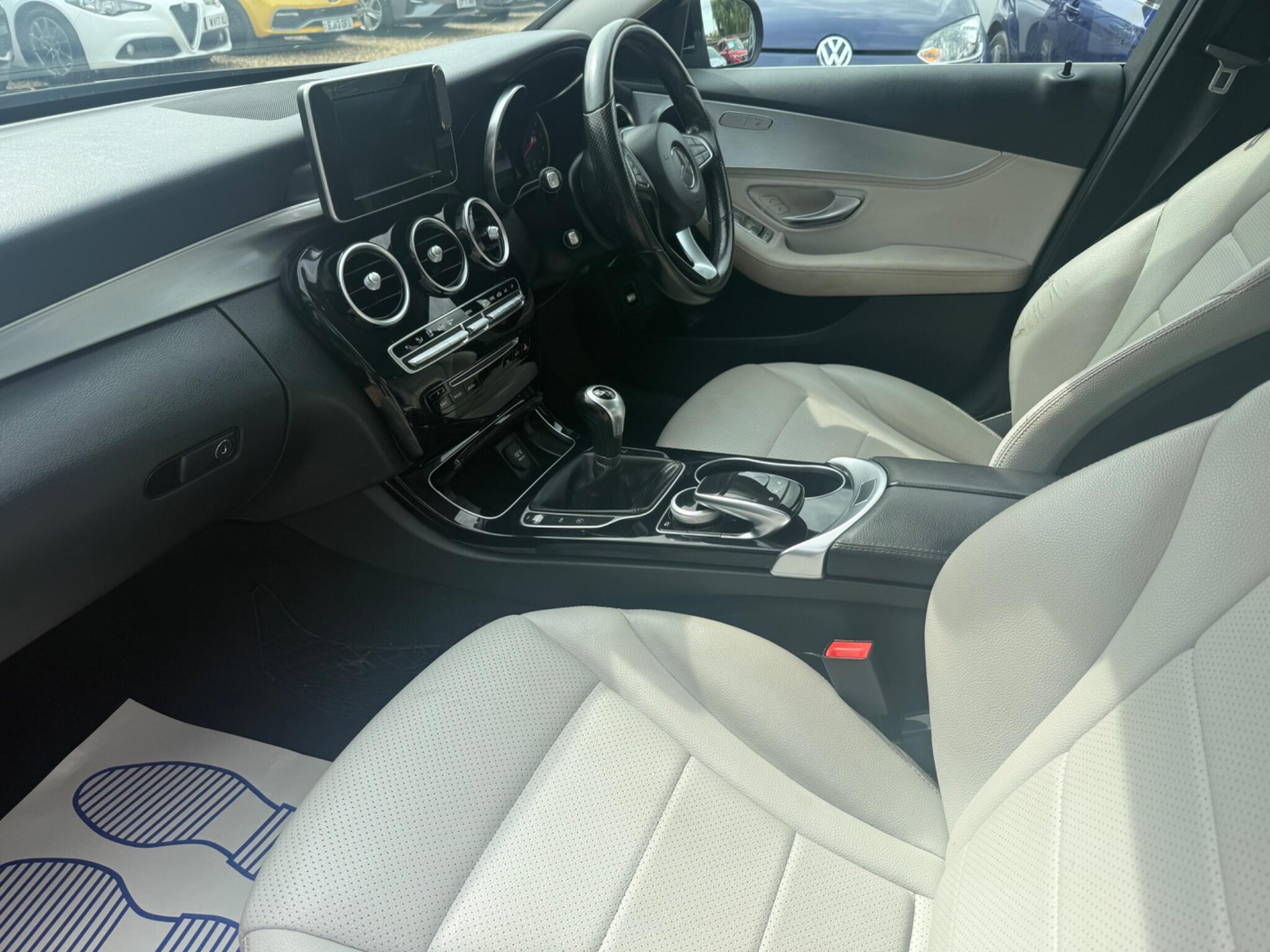 Mercedes-Benz C Class view 12