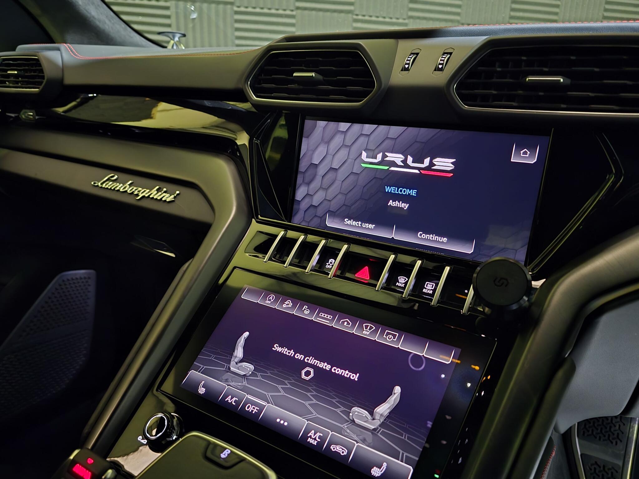 Lamborghini Urus view 14