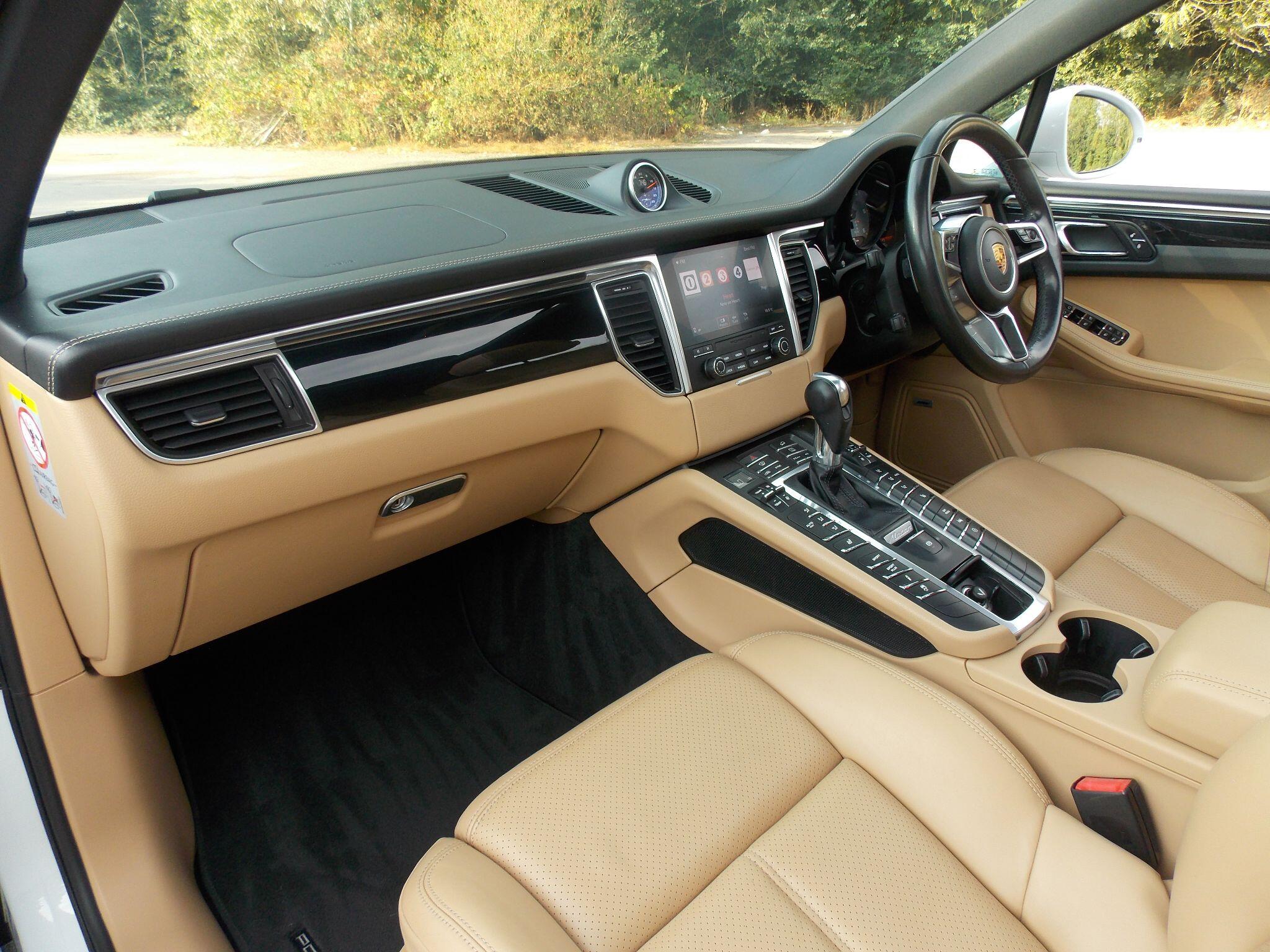 Porsche Macan view 93