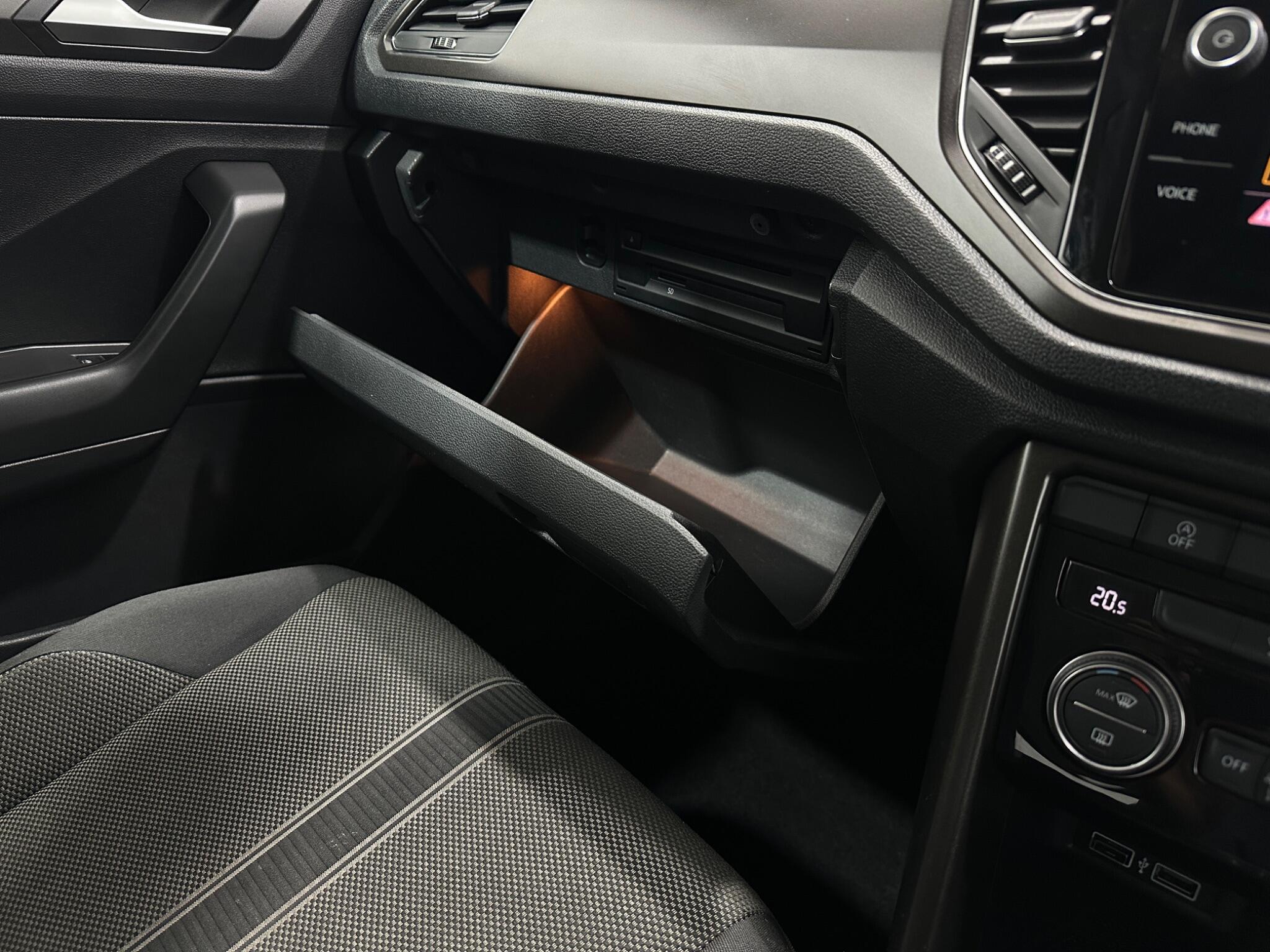 Volkswagen T-Roc view 27