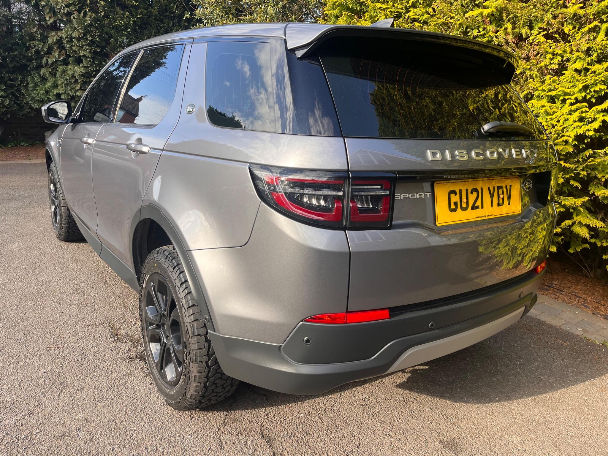 Land Rover Discovery Sport view 12
